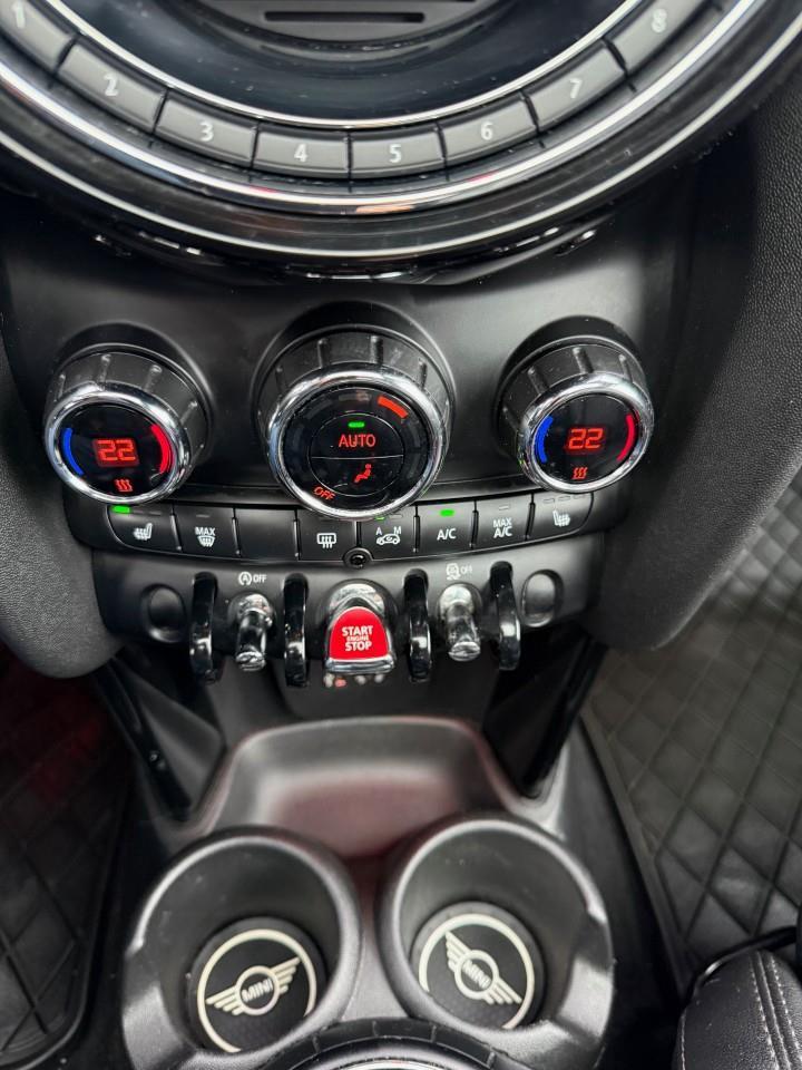 2015 MINI 5 Door Cooper 4dr Hatchback Photo