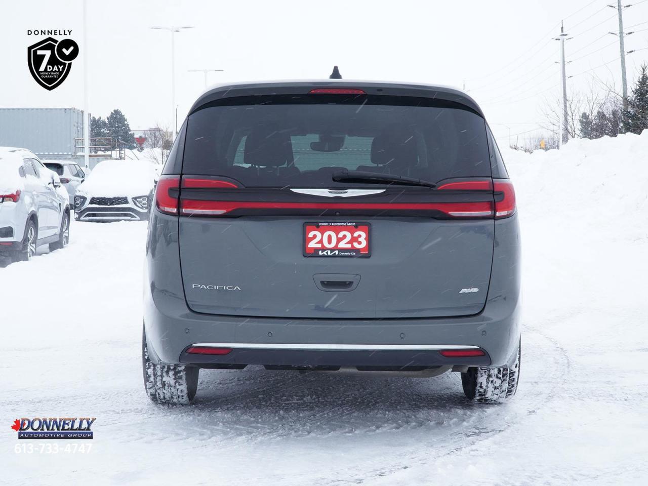 2023 Chrysler Pacifica  Photo3