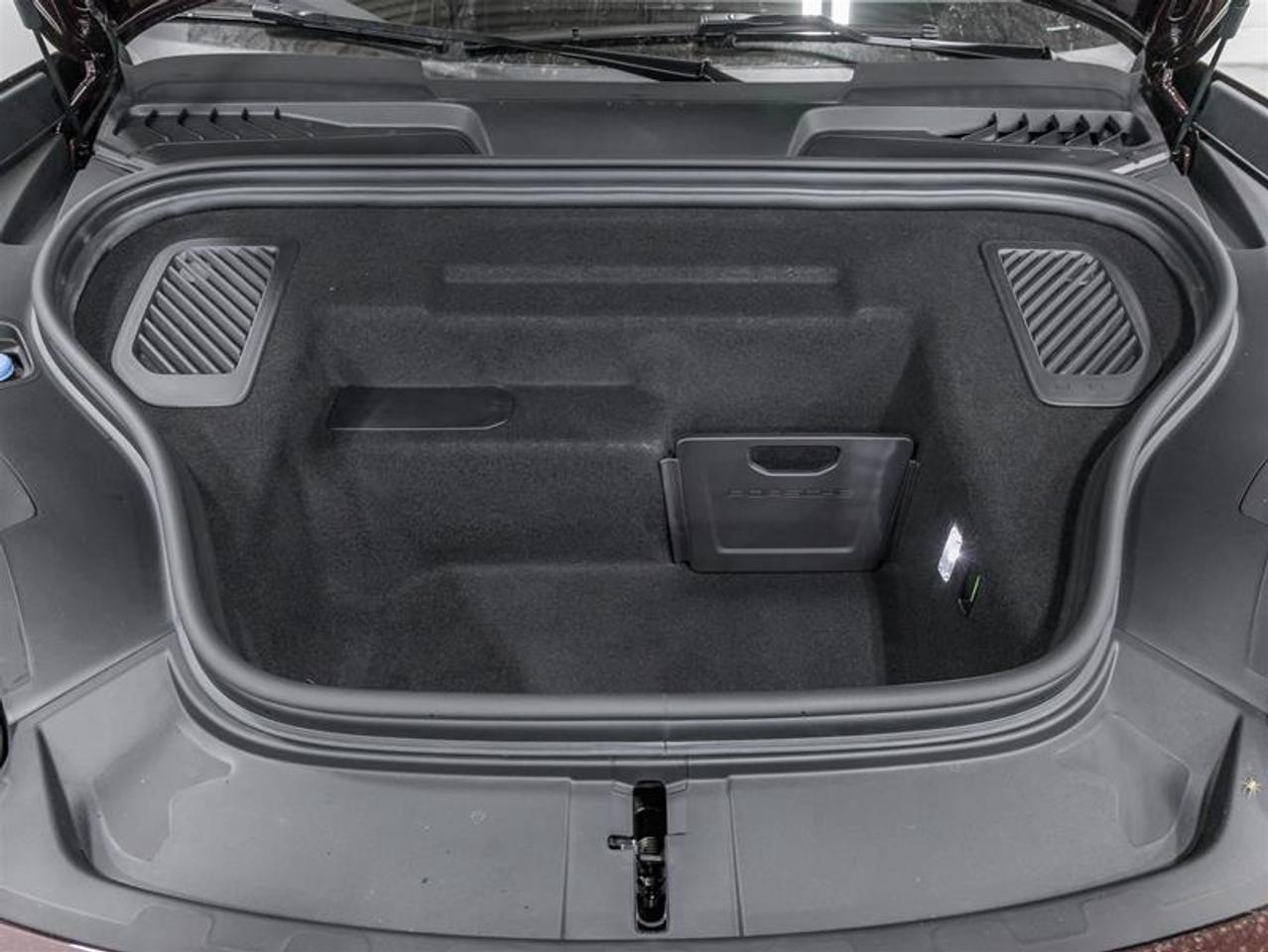 2024 Porsche Macan  Photo