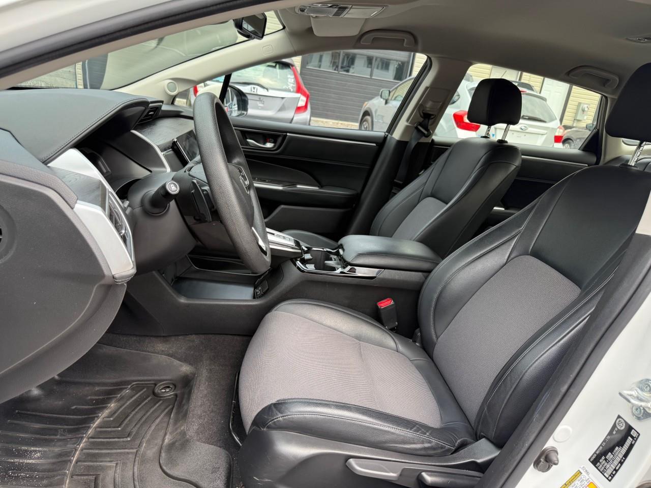 2018 Honda Clarity Plug-In Hybrid Base 4dr Sedan Photo