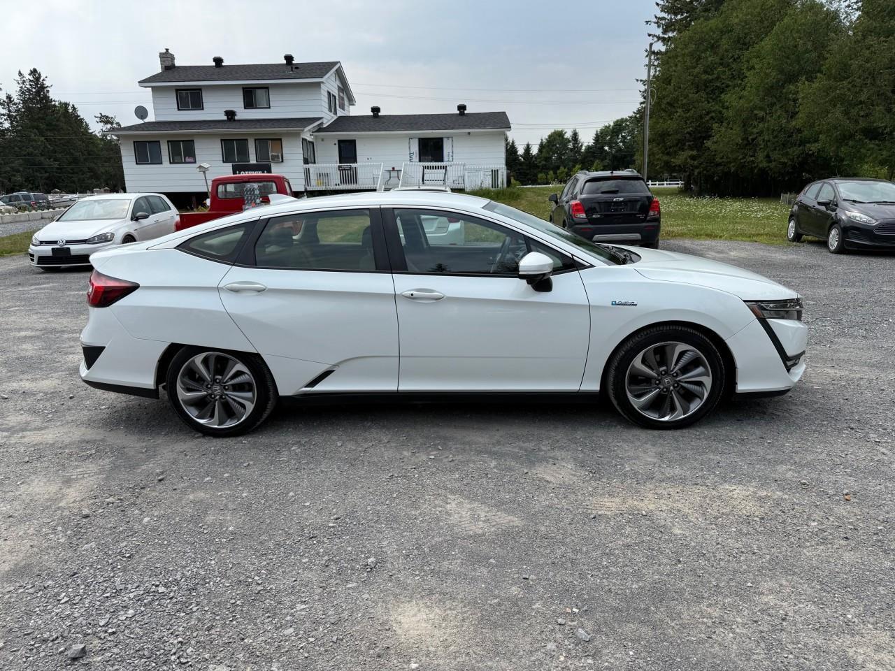 2018 Honda Clarity Plug-In Hybrid Base 4dr Sedan Photo