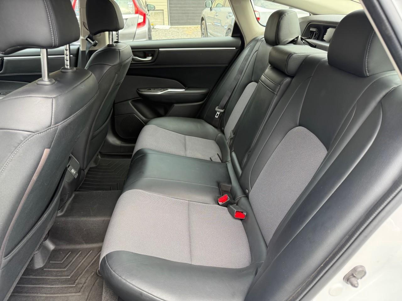 2018 Honda Clarity Plug-In Hybrid Base 4dr Sedan Photo