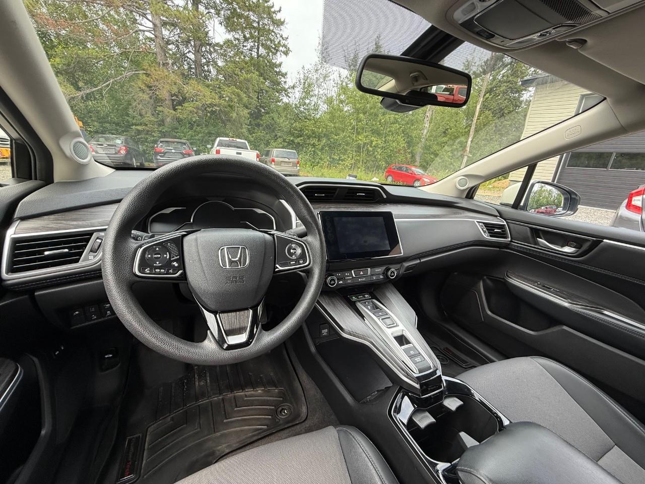 2018 Honda Clarity Plug-In Hybrid Base 4dr Sedan Photo