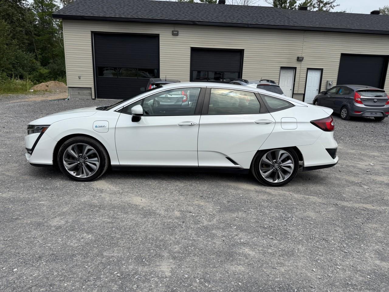2018 Honda Clarity Plug-In Hybrid Base 4dr Sedan Photo