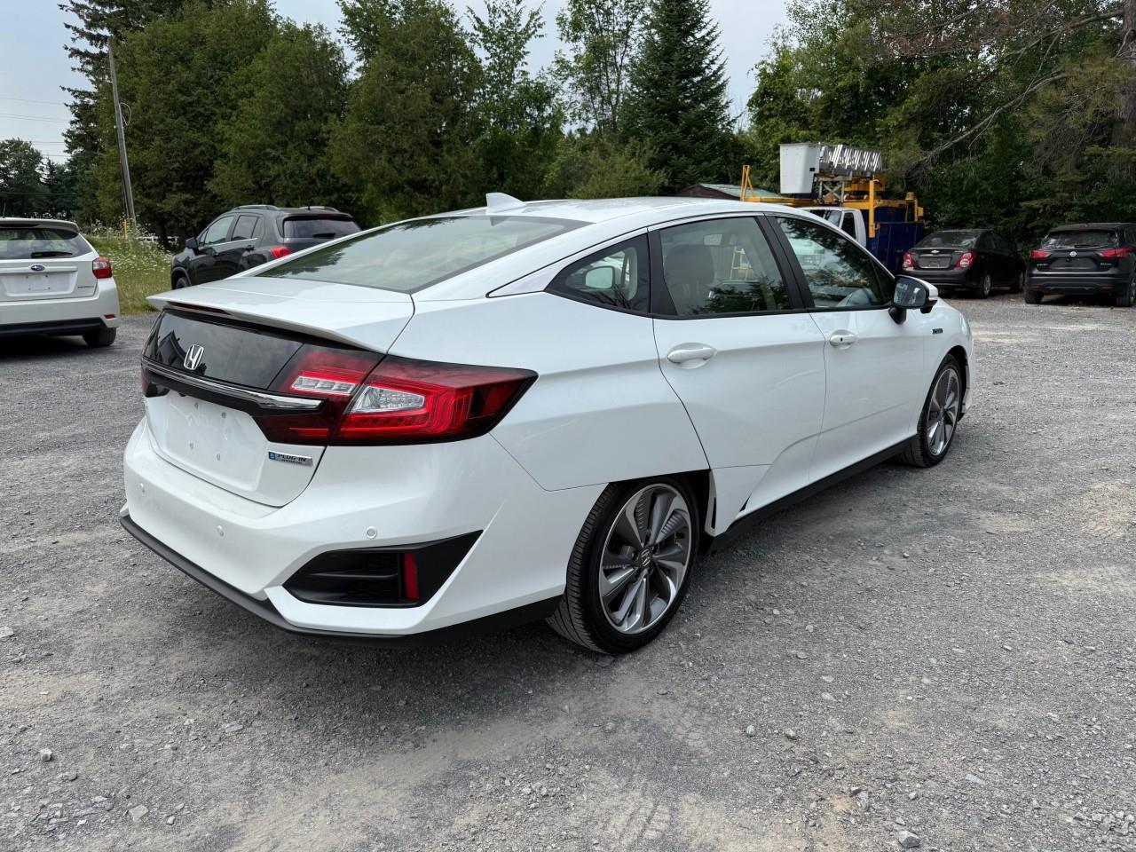 2018 Honda Clarity Plug-In Hybrid Base 4dr Sedan Photo