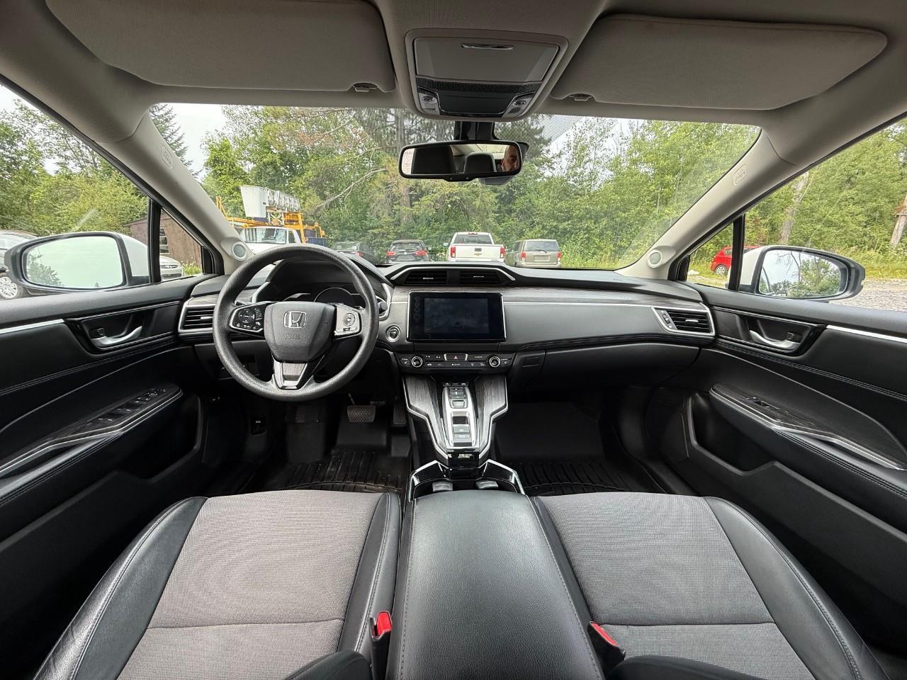 2018 Honda Clarity Plug-In Hybrid Base 4dr Sedan Photo