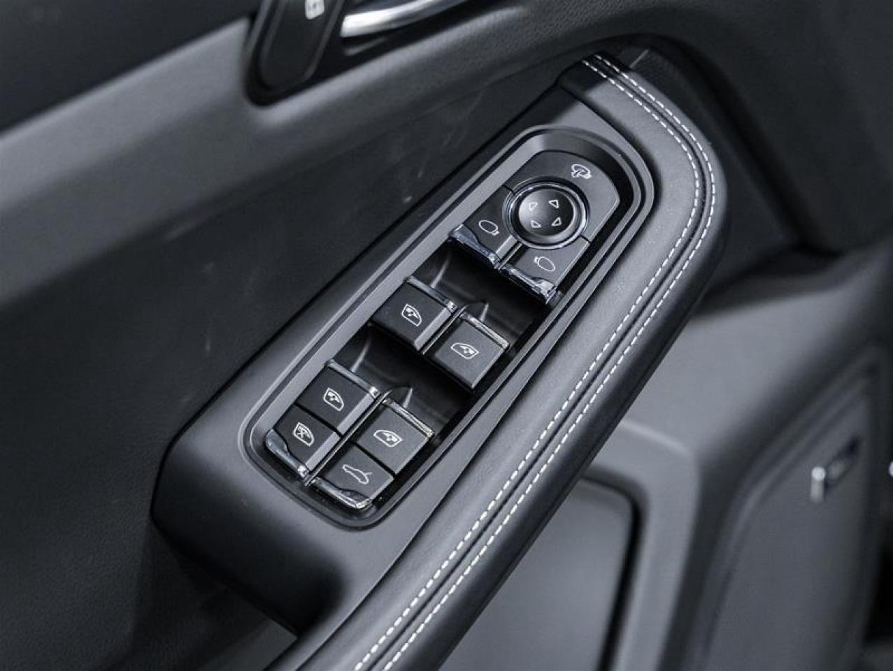 2026 Porsche Macan  Photo