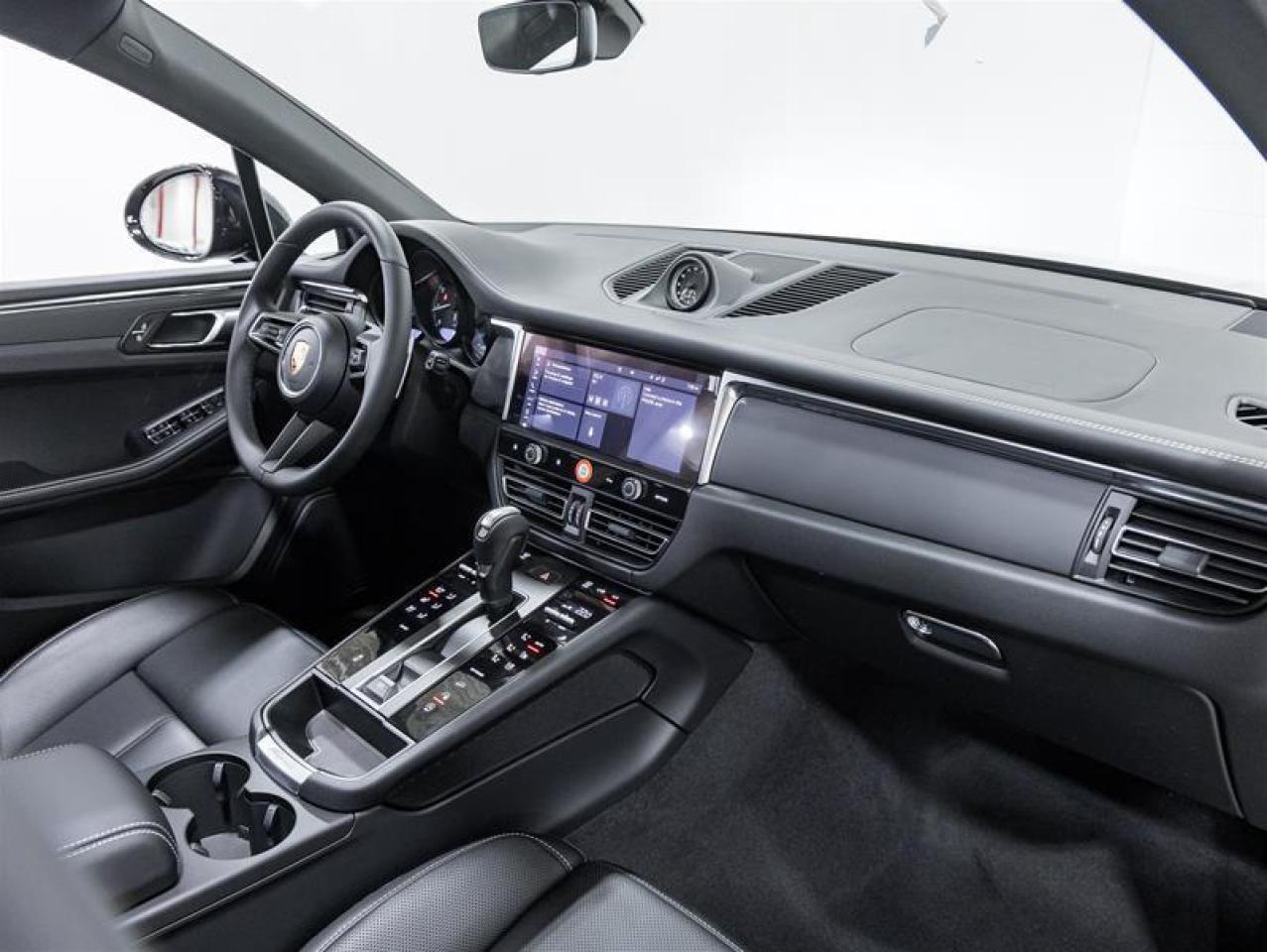 2026 Porsche Macan  Photo