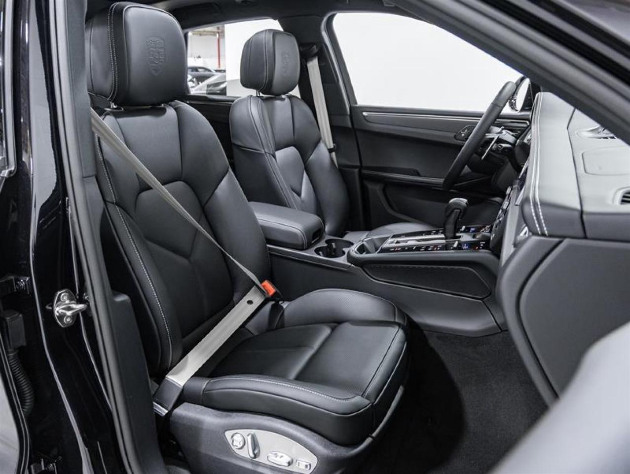 2026 Porsche Macan  Photo