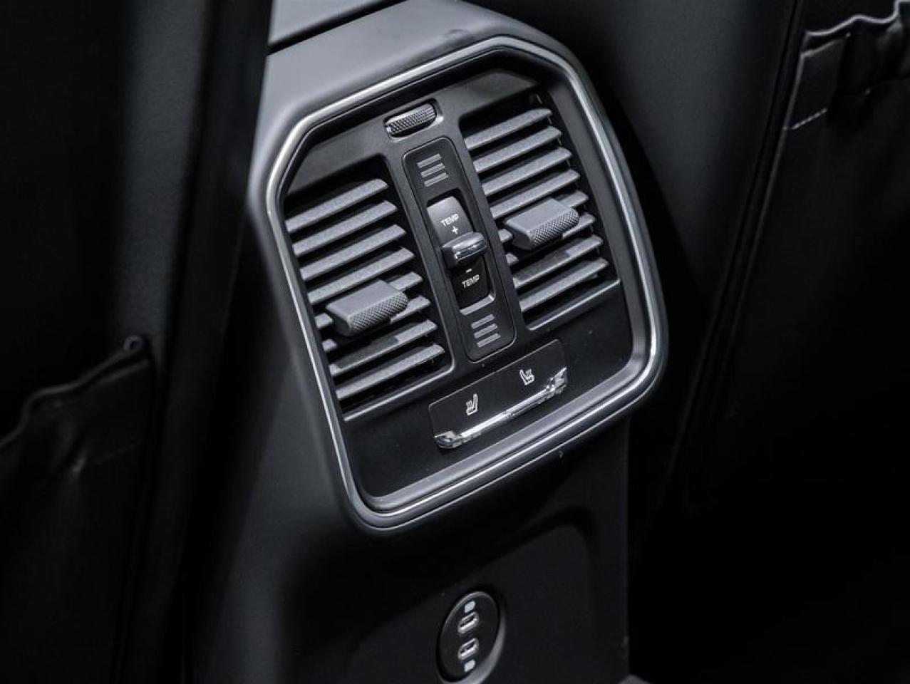 2026 Porsche Macan  Photo