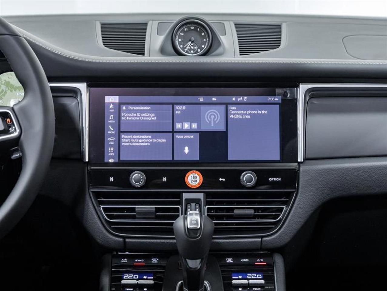 2026 Porsche Macan  Photo