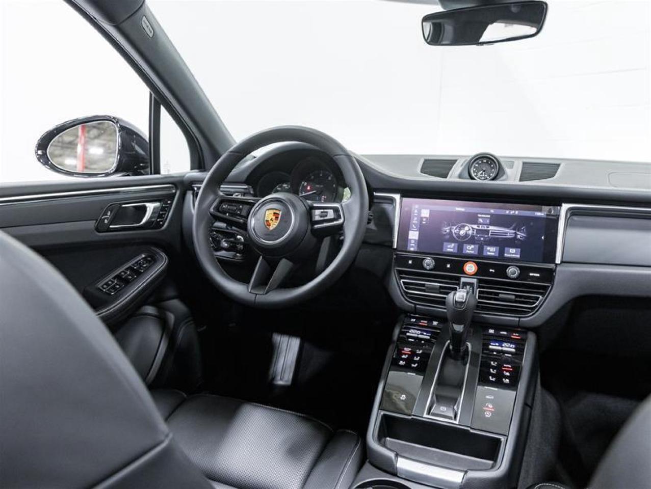 2026 Porsche Macan  Photo