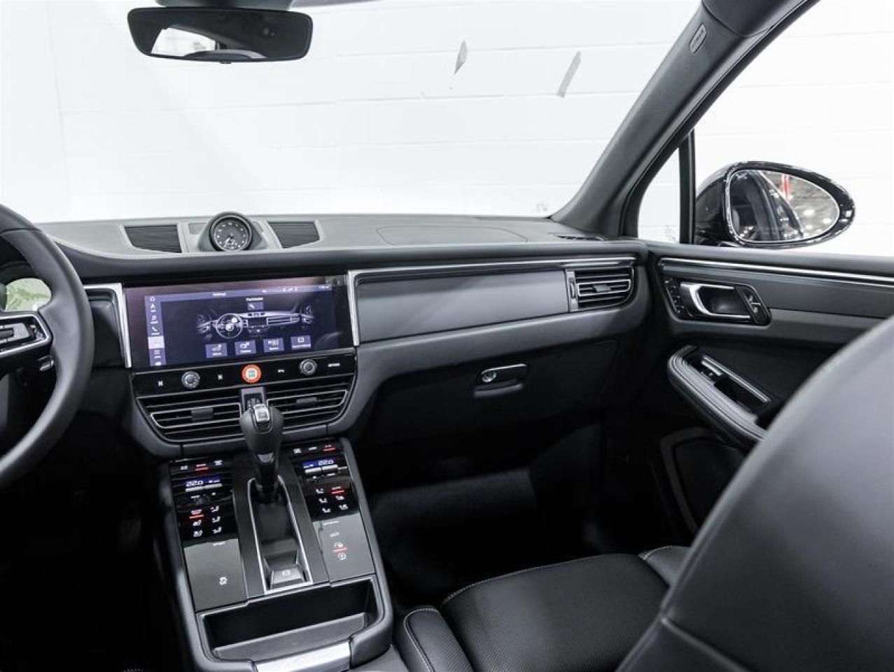 2026 Porsche Macan  Photo