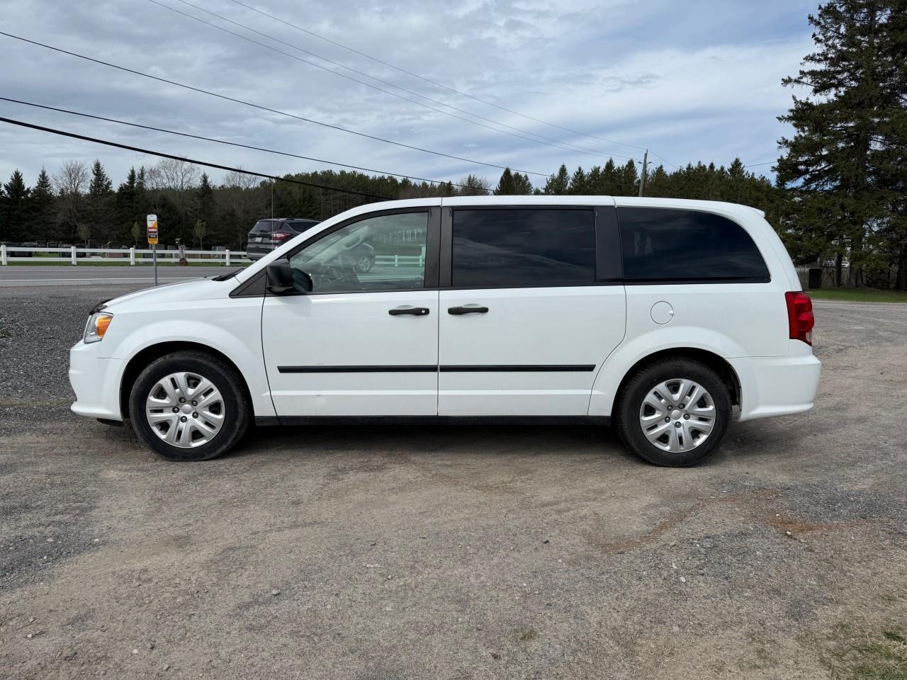 2016 Dodge Grand Caravan SE/SXT Passenger Van Photo