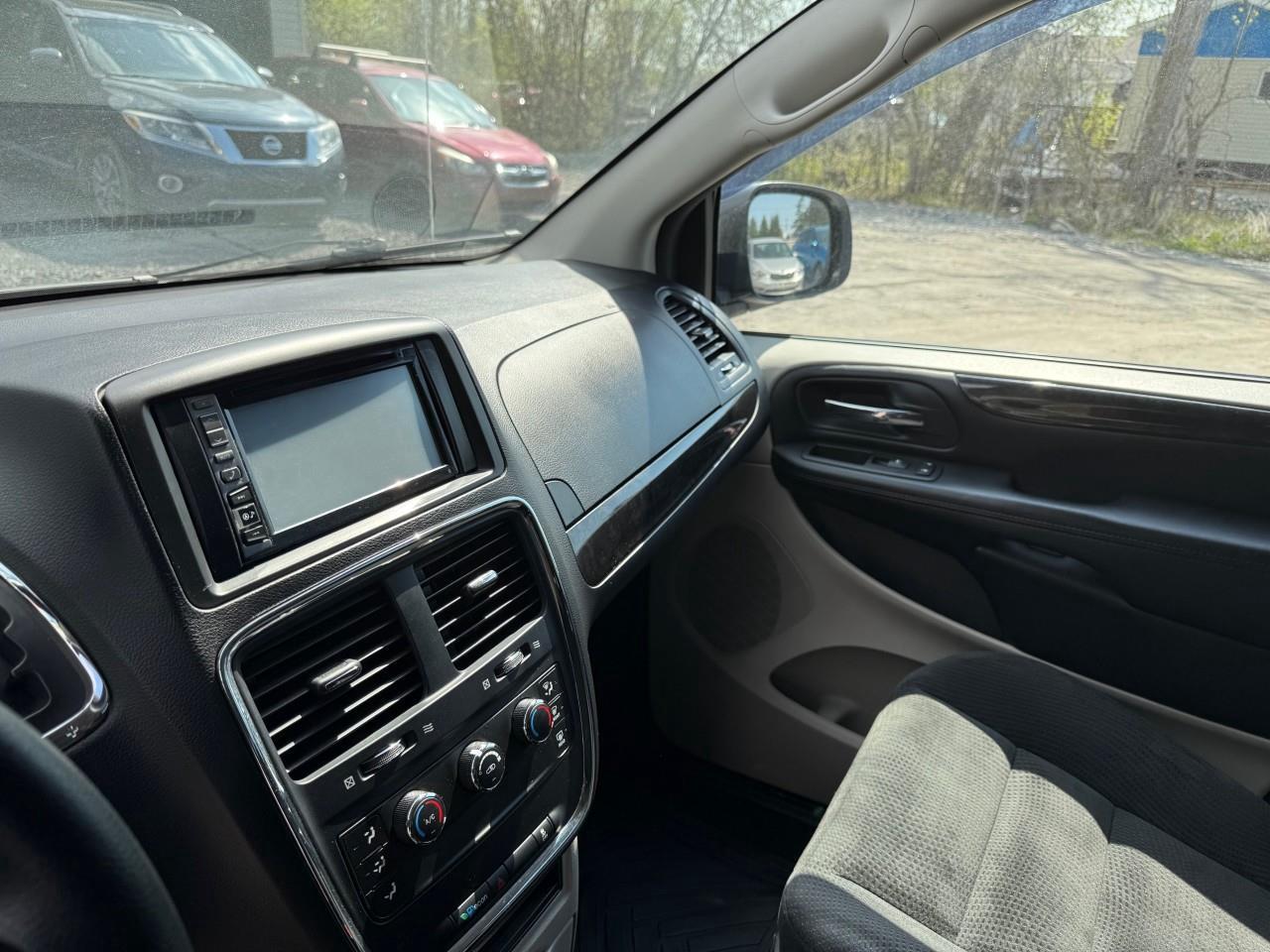 2016 Dodge Grand Caravan SE/SXT Passenger Van Photo