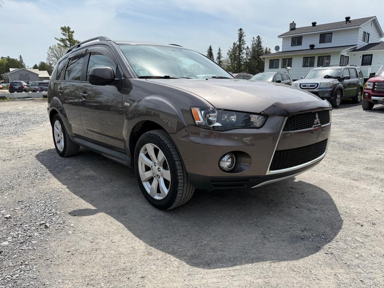 2013 Mitsubishi Outlander ES 4dr 4x4 Photo