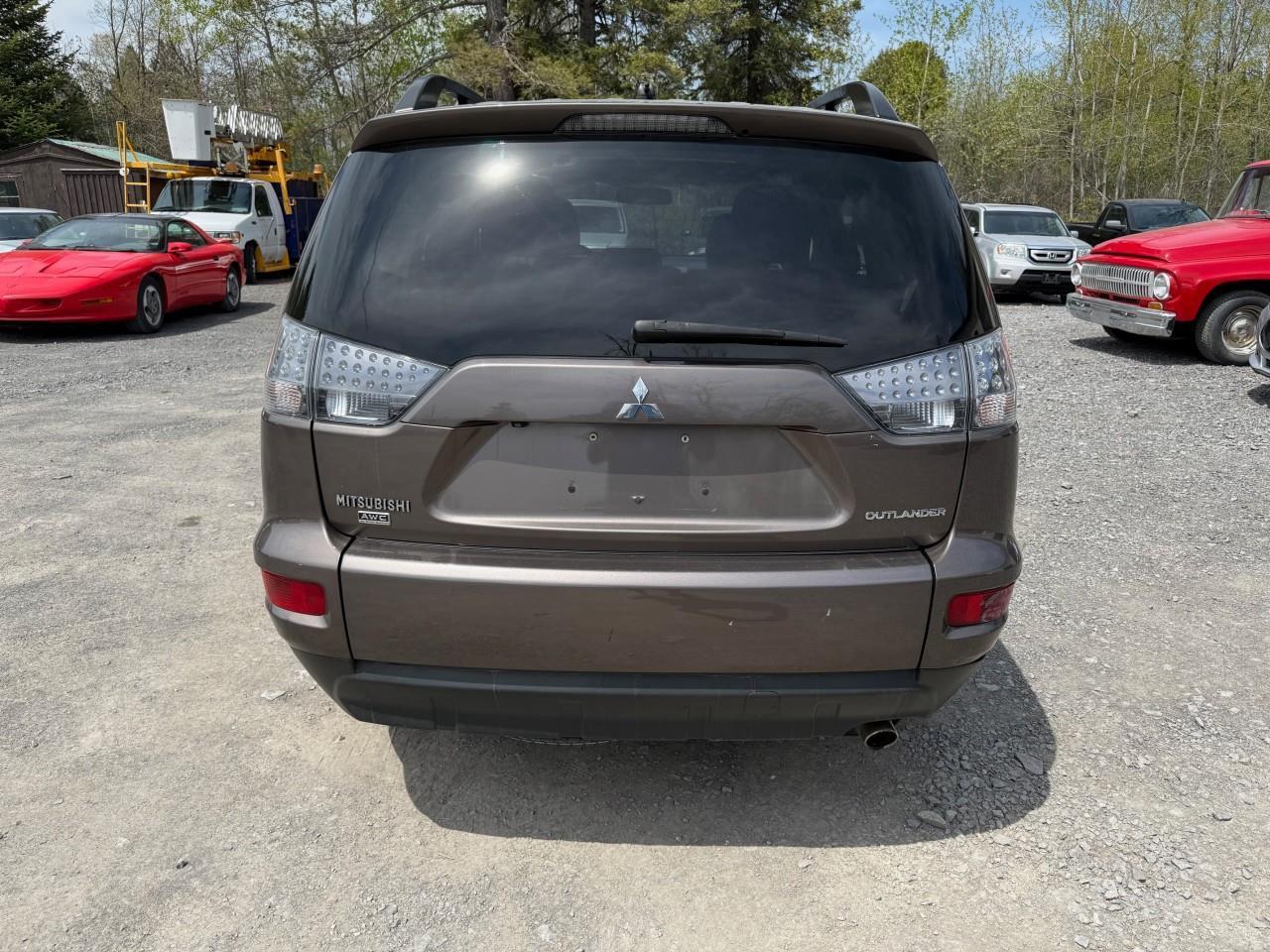 2013 Mitsubishi Outlander ES 4dr 4x4 Photo3