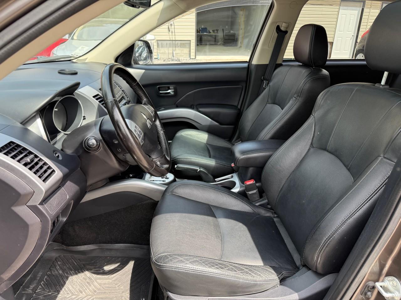 2013 Mitsubishi Outlander ES 4dr 4x4 Photo