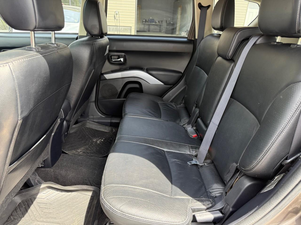 2013 Mitsubishi Outlander ES 4dr 4x4 Photo