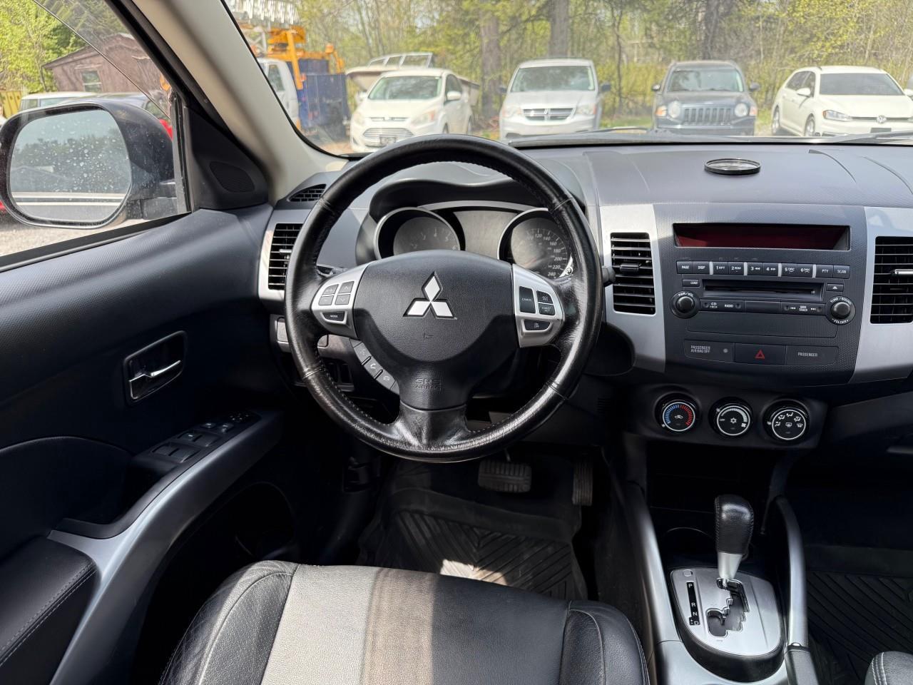 2013 Mitsubishi Outlander ES 4dr 4x4 Photo