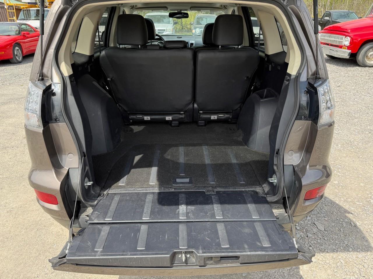 2013 Mitsubishi Outlander ES 4dr 4x4 Photo