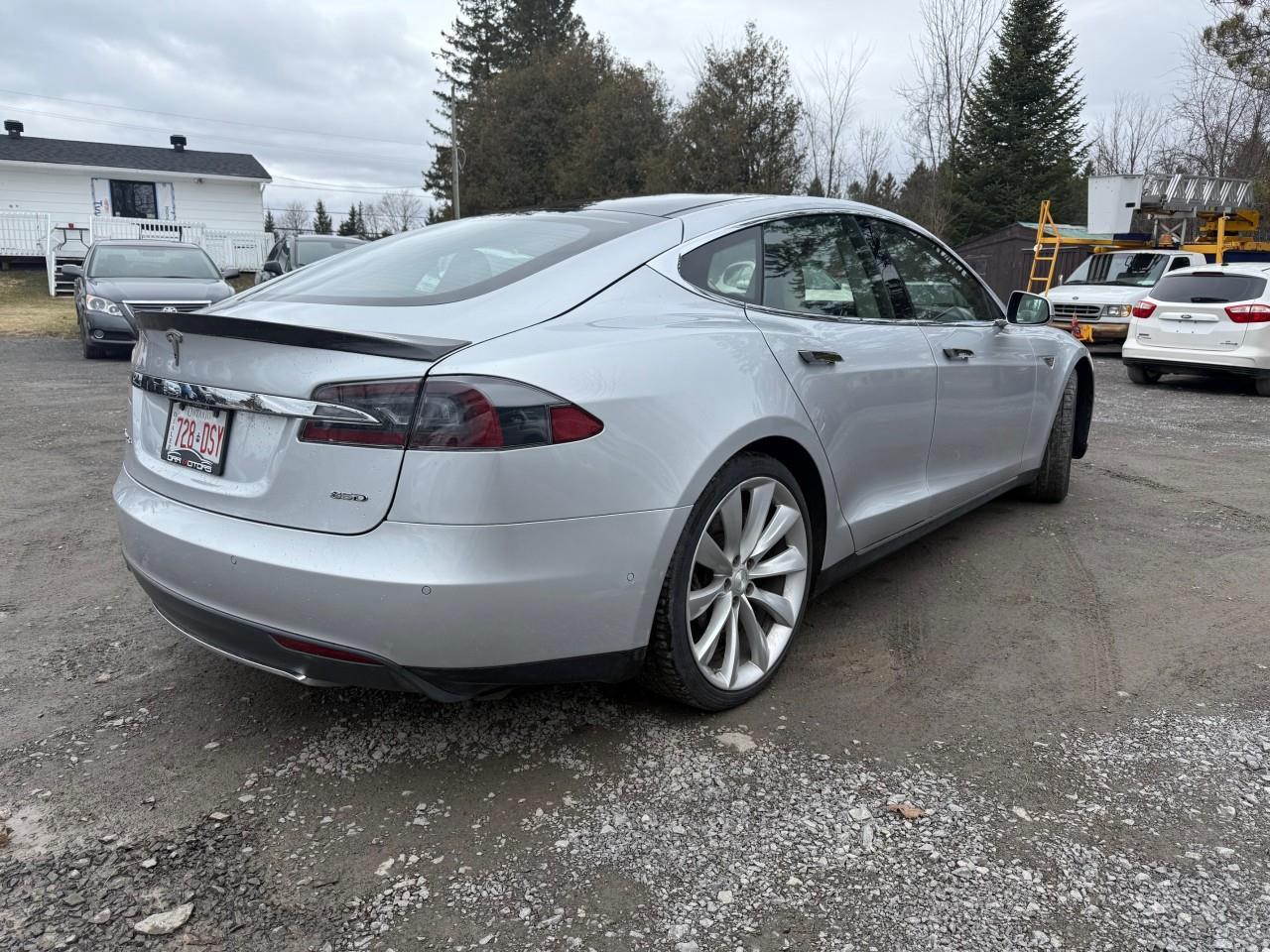 2015 Tesla Model S  Photo