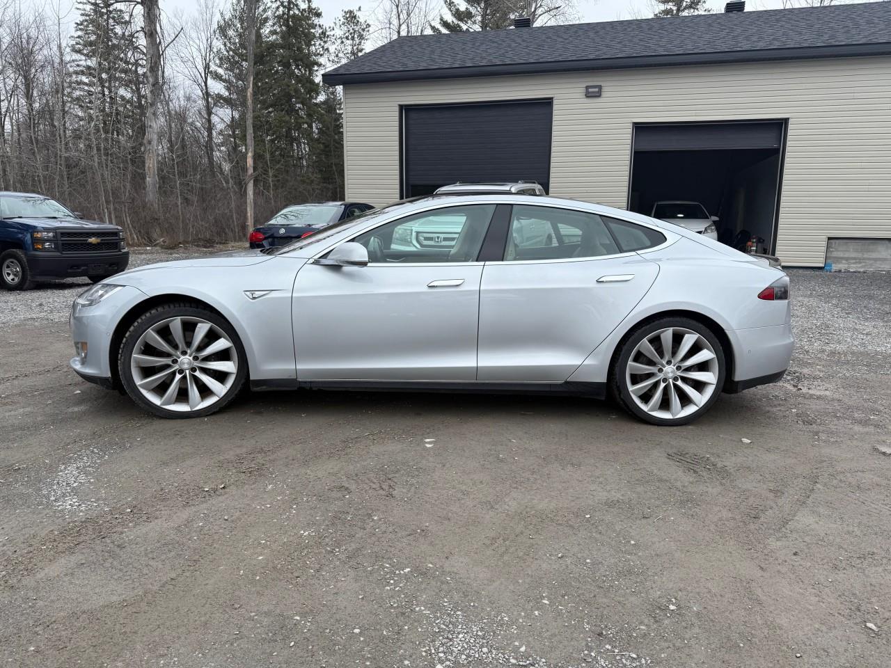 2015 Tesla Model S  Photo