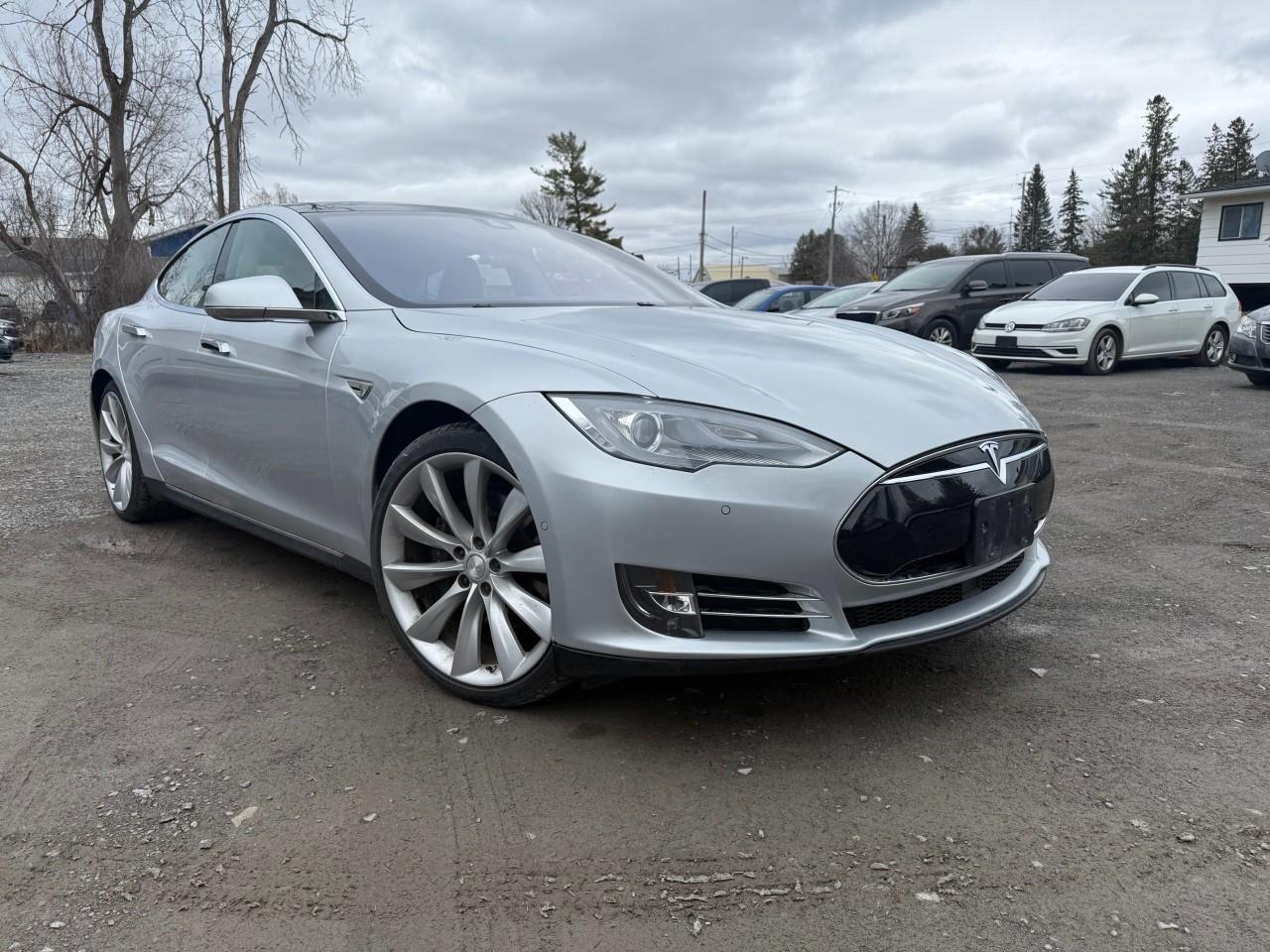 2015 Tesla Model S  Photo