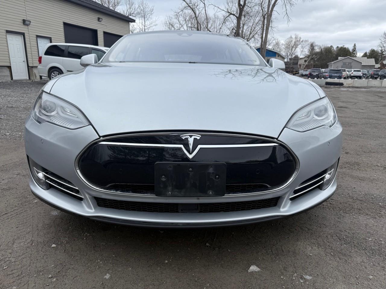 2015 Tesla Model S  Photo