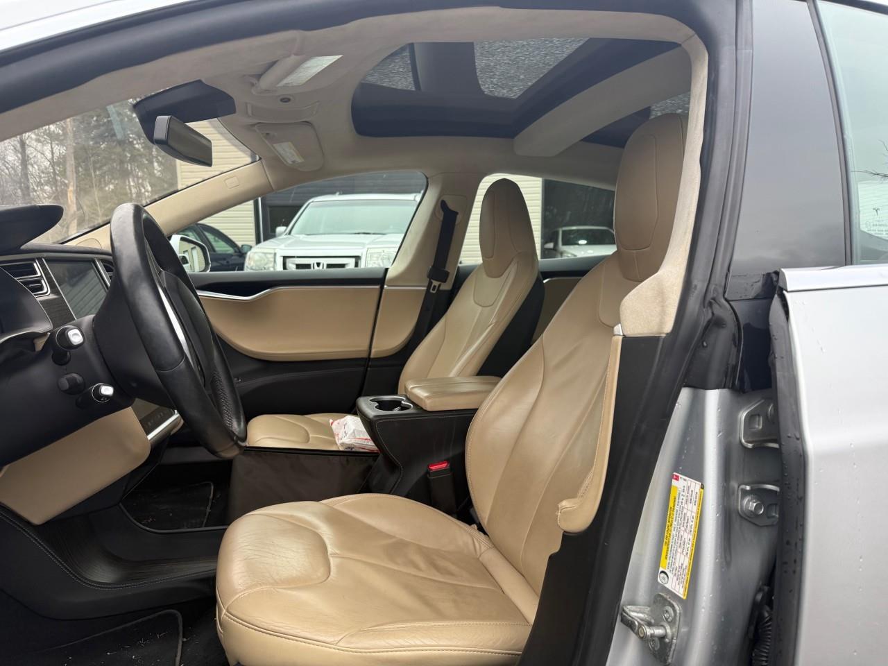 2015 Tesla Model S  Photo