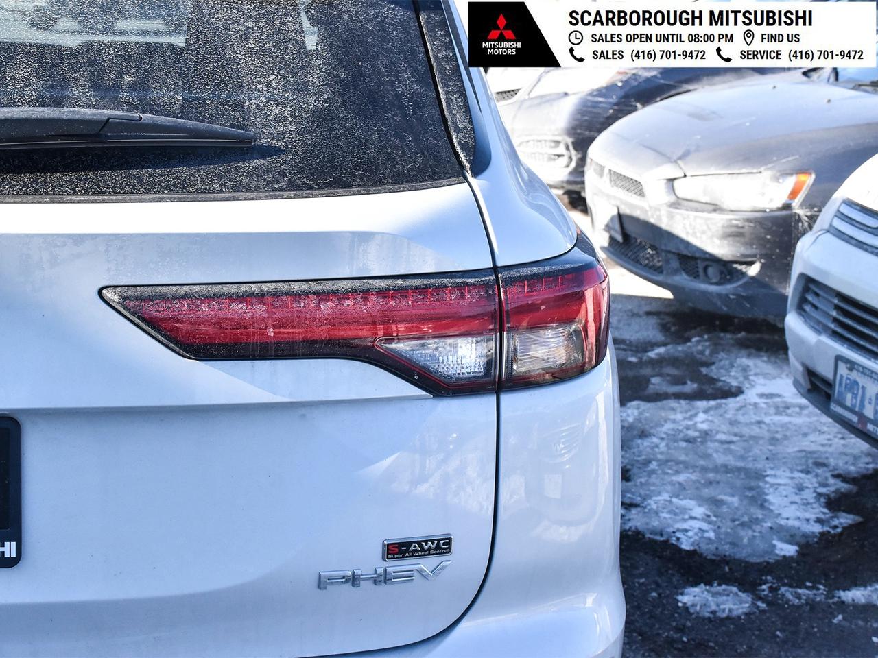 2025 Mitsubishi Outlander PHEV GT like new Panoramic glass roof leather seats Photo