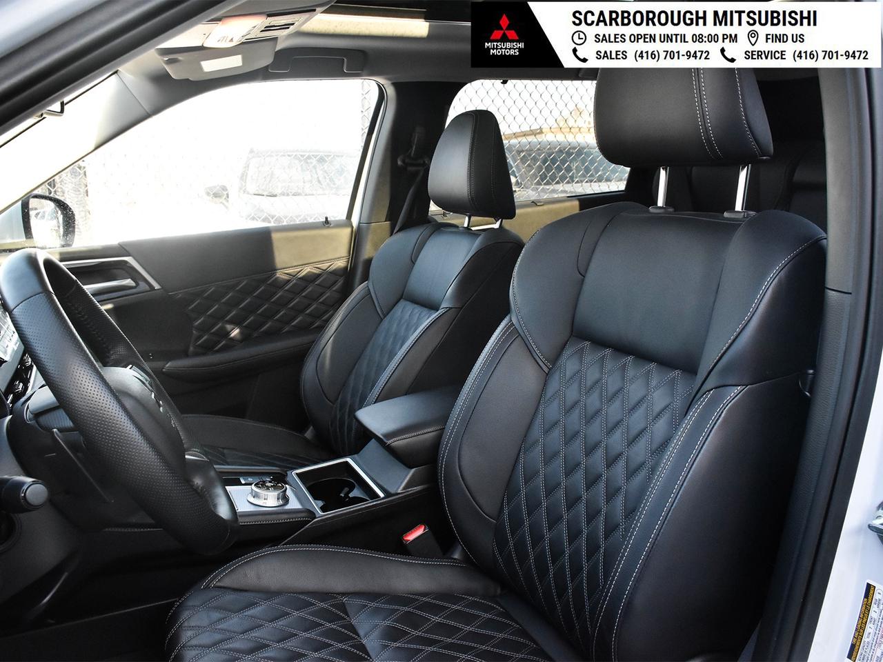 2025 Mitsubishi Outlander PHEV GT like new Panoramic glass roof leather seats Photo
