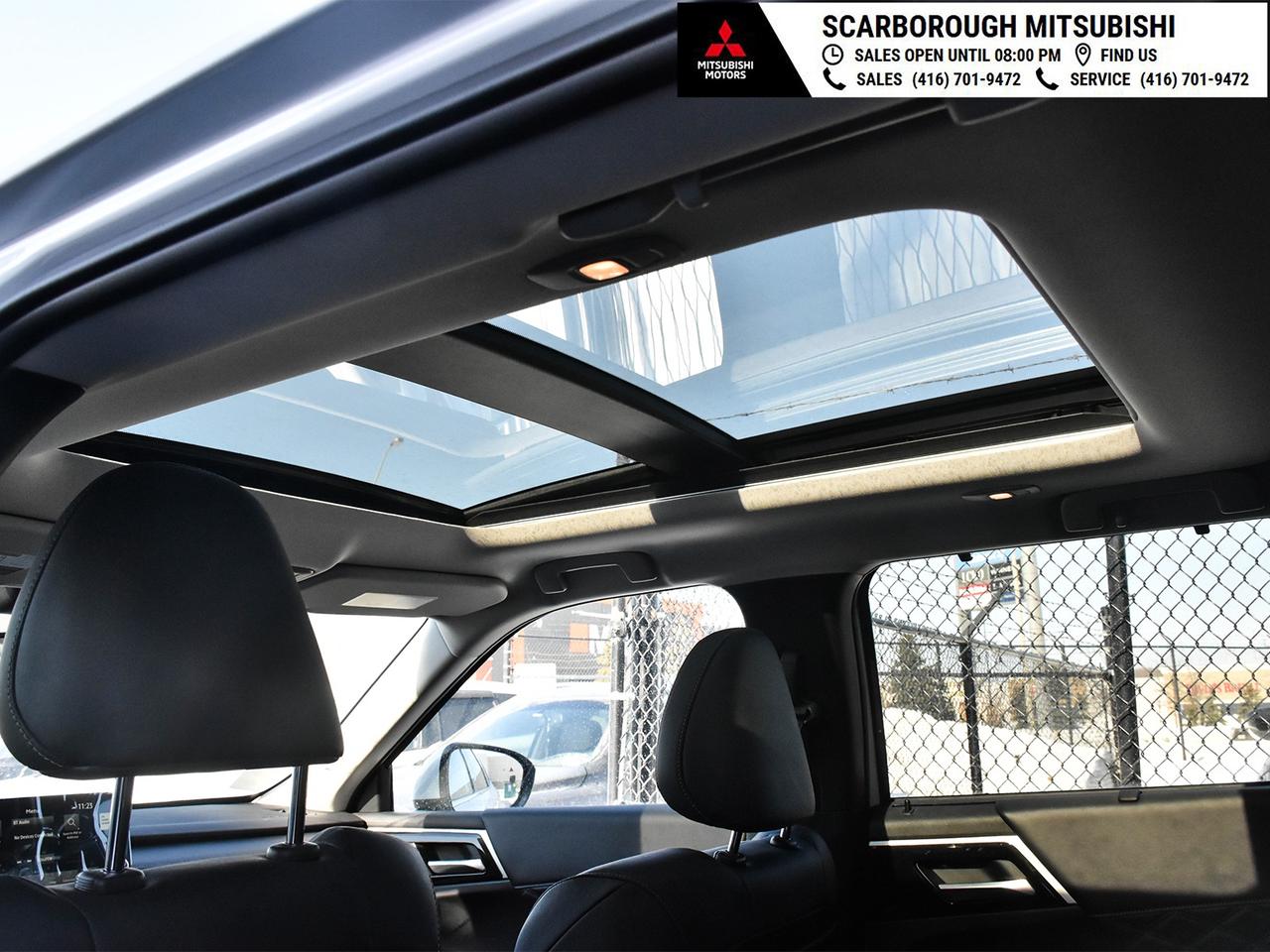 2025 Mitsubishi Outlander PHEV GT like new Panoramic glass roof leather seats Photo