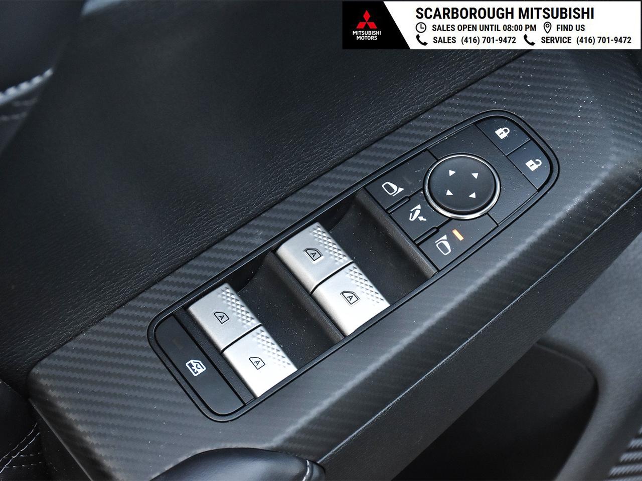 2025 Mitsubishi Outlander PHEV GT like new Panoramic glass roof leather seats Photo