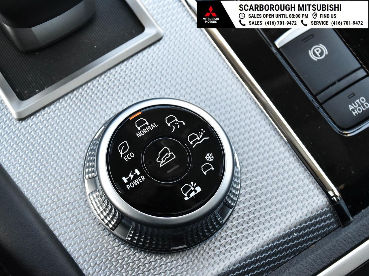 2025 Mitsubishi Outlander PHEV GT like new Panoramic glass roof leather seats Photo