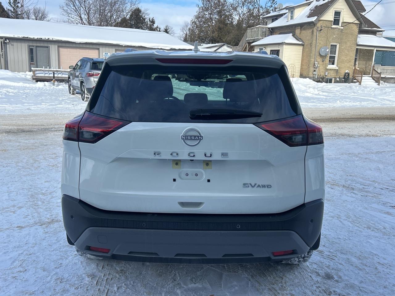 2023 Nissan Rogue SV Moonroof  ** LOW  KMS.! ** Photo