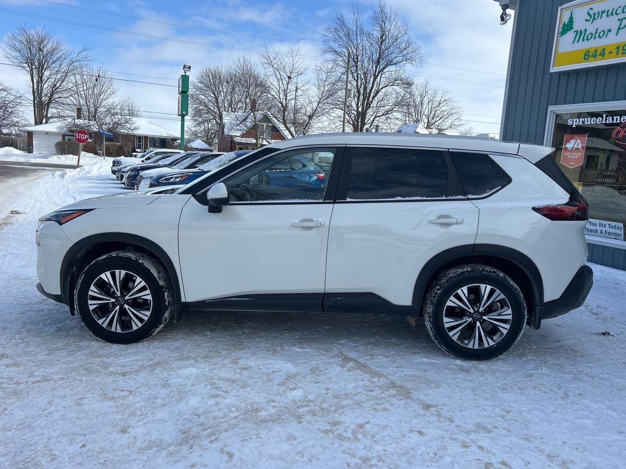 2023 Nissan Rogue SV Moonroof  ** LOW  KMS.! ** Photo