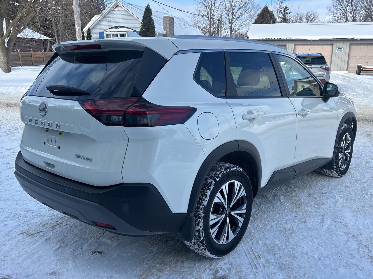 2023 Nissan Rogue SV Moonroof  ** LOW  KMS.! ** Photo