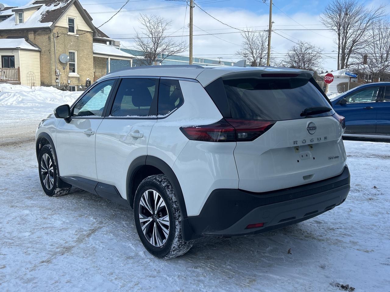 2023 Nissan Rogue SV Moonroof  ** LOW  KMS.! ** Photo