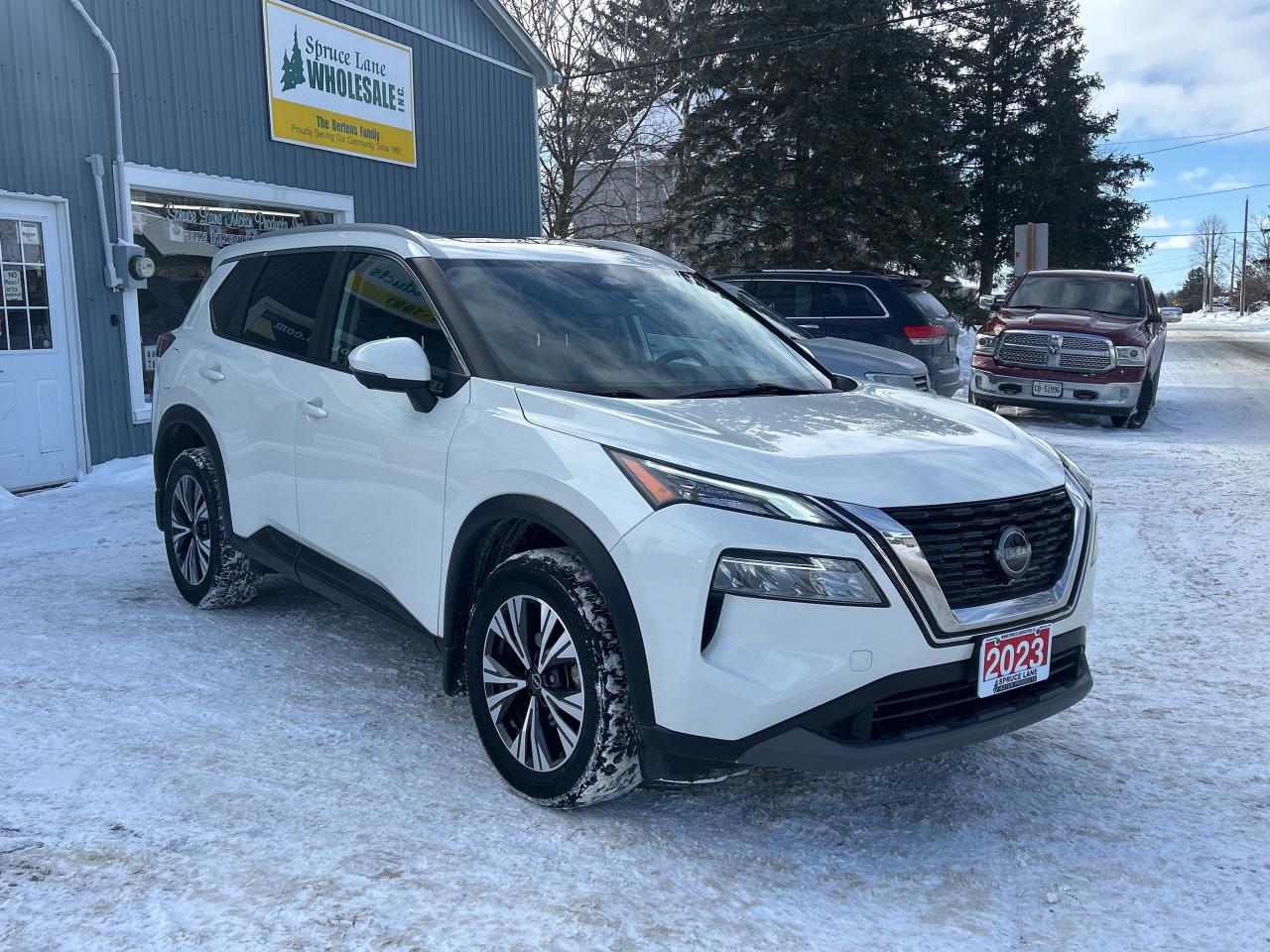 2023 Nissan Rogue SV Moonroof  ** LOW  KMS.! ** Photo