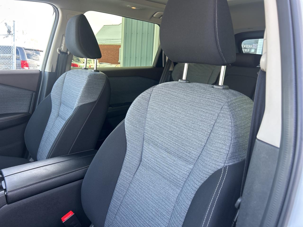 2023 Nissan Rogue SV Moonroof  ** LOW  KMS.! ** Photo