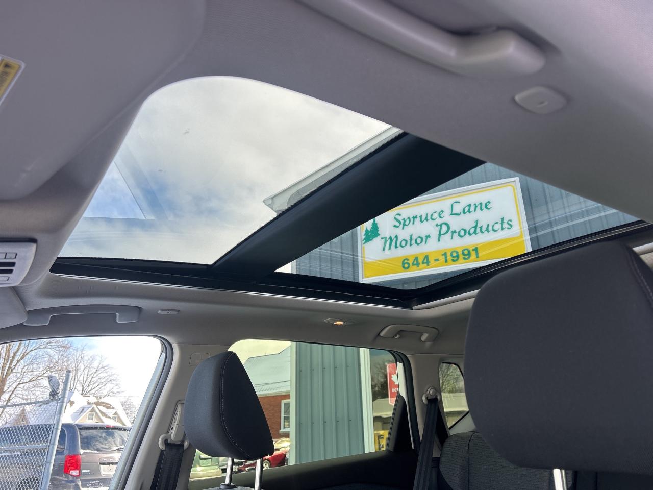 2023 Nissan Rogue SV Moonroof  ** LOW  KMS.! ** Photo