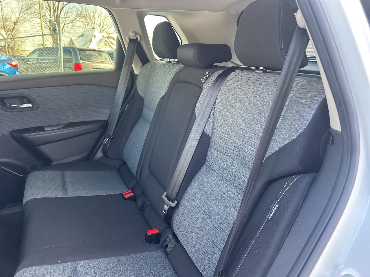 2023 Nissan Rogue SV Moonroof  ** LOW  KMS.! ** Photo