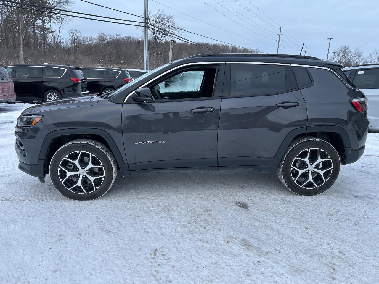 2024 Jeep Compass LIMITED Photo2