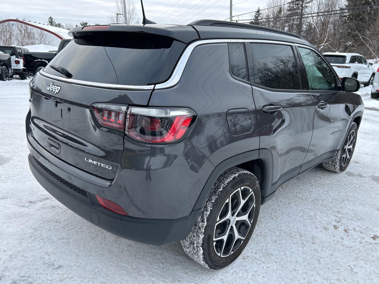 2024 Jeep Compass LIMITED Photo