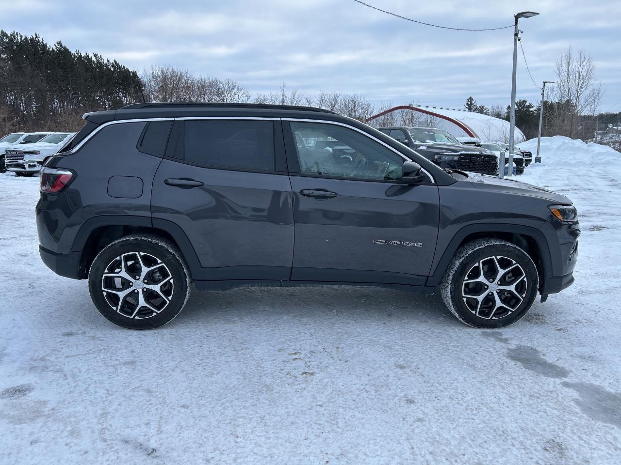 2024 Jeep Compass LIMITED Photo