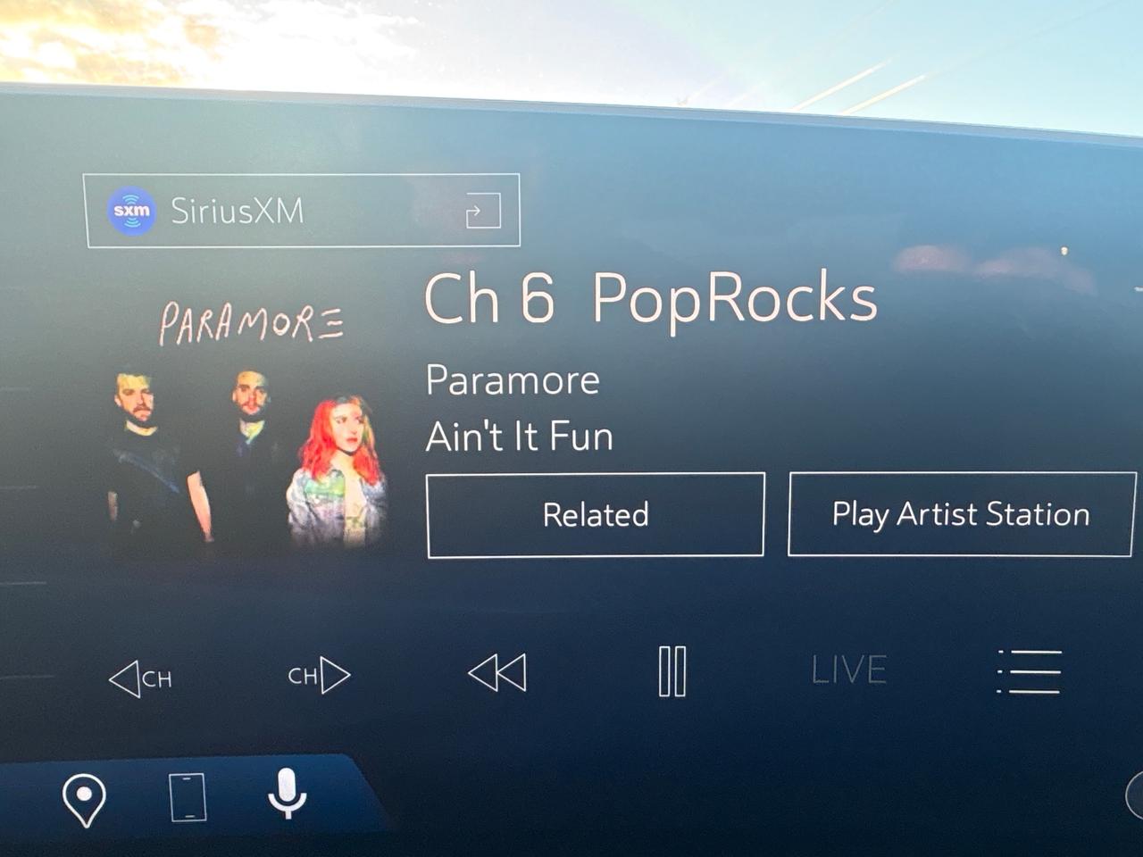 2024 Cadillac XT4 Sport AWd + Sunroof + Tech Pkg + Winters + 1 Owner Photo