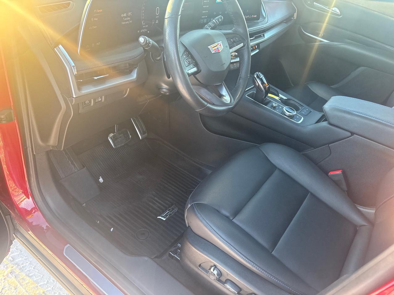 2024 Cadillac XT4 Sport AWd + Sunroof + Tech Pkg + Winters + 1 Owner Photo