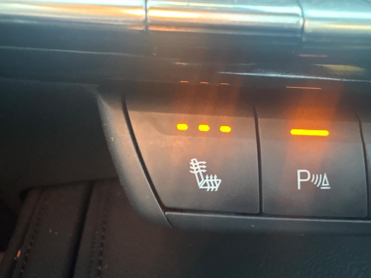 2024 Cadillac XT4 Sport AWd + Sunroof + Tech Pkg + Winters + 1 Owner Photo