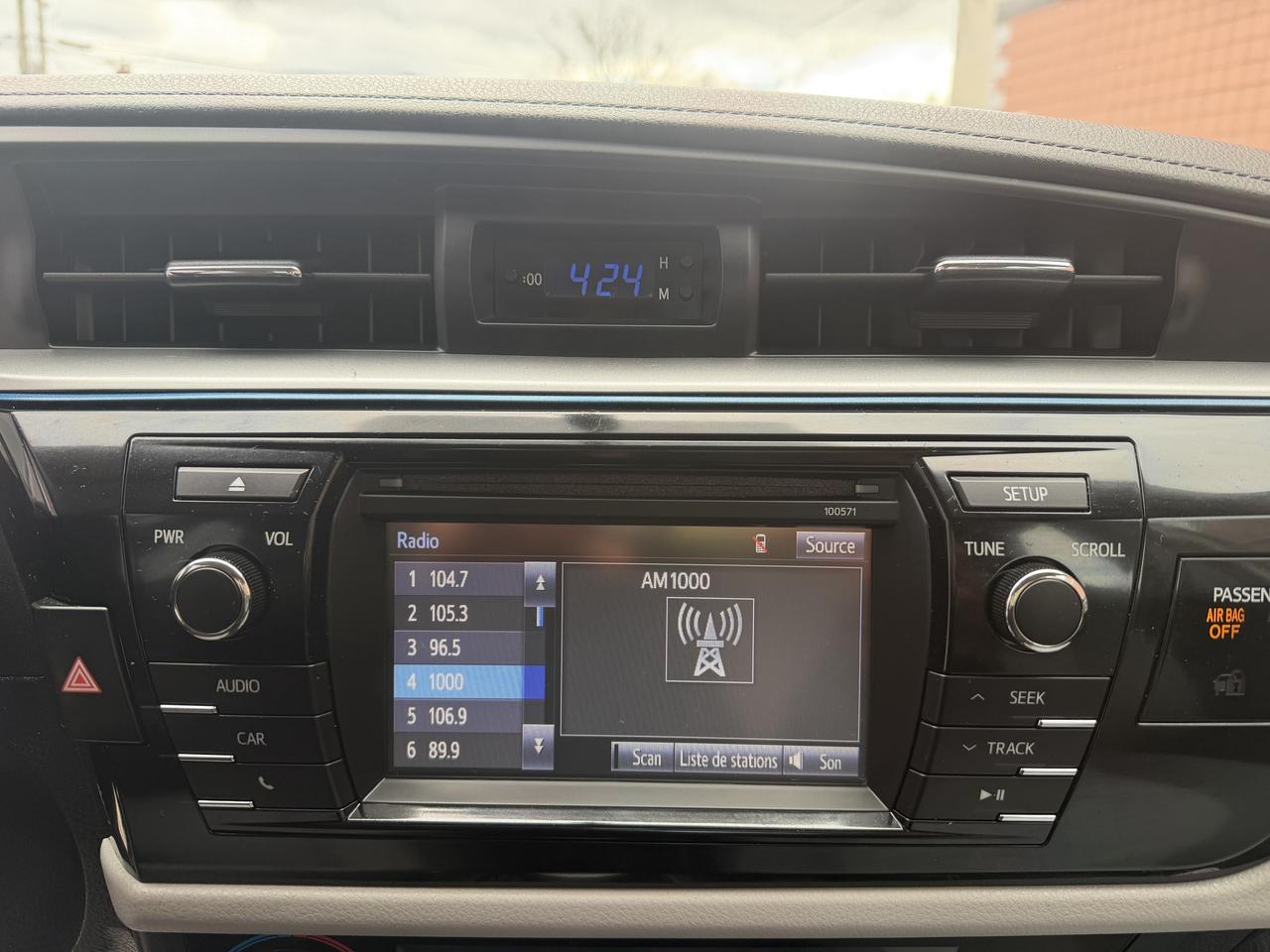 2016 Toyota Corolla LE / ONE OWNER / 79423 KM!!! / CAR FAX CLEAN / Photo